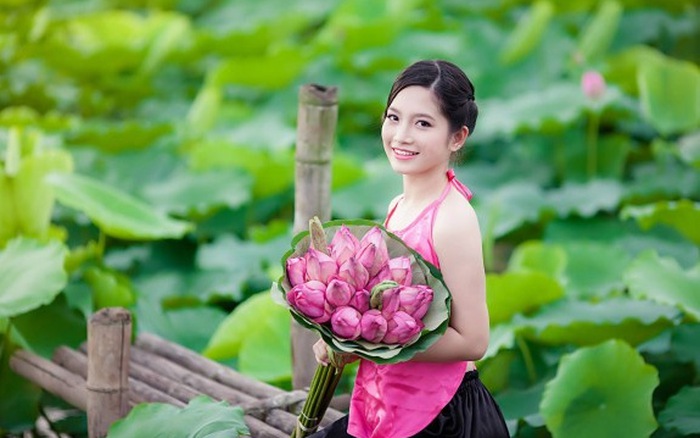 Hoa sen là một trong những biểu tượng đặc trưng của văn hóa đạo Phật tại Việt Nam, đại diện cho sự trong sáng và thuần khiết. Hãy cùng chiêm ngưỡng hình ảnh hoa sen để tìm hiểu thêm về ý nghĩa sâu xa của loài hoa này.